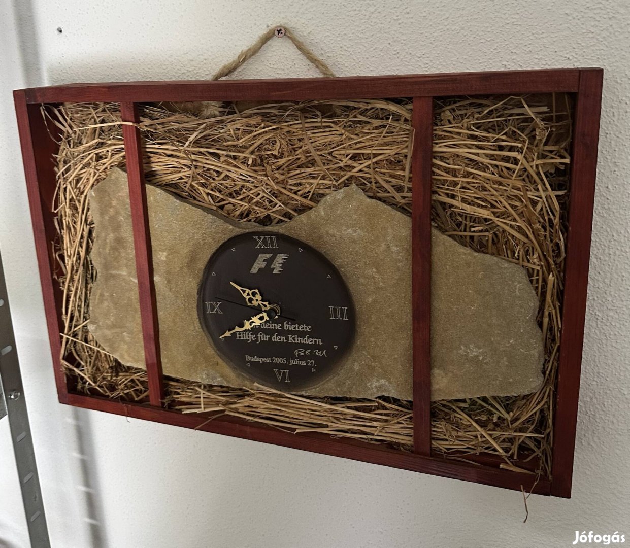 Fa és kőből készült falióra, F1 jelzéssel eladó Budán!