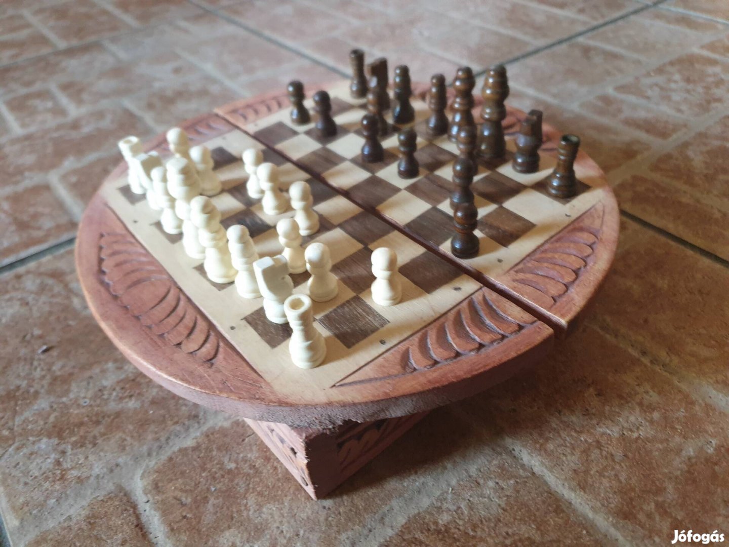 Fa faragott sakk készlet összecsukható