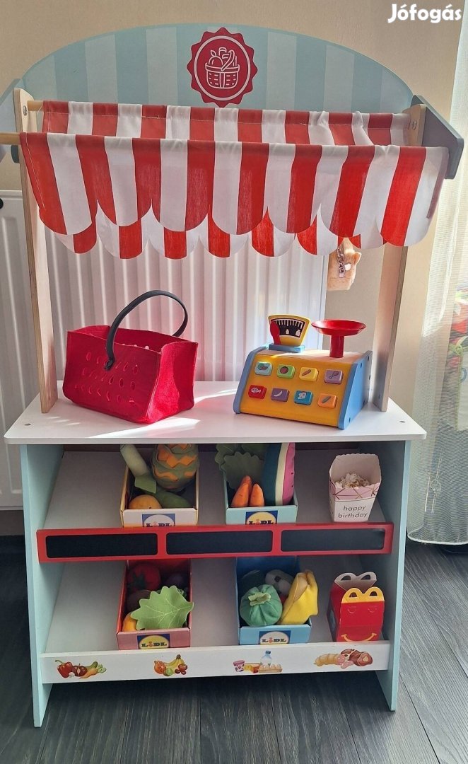 Fa gyerek bábszínház és zöldséges pult