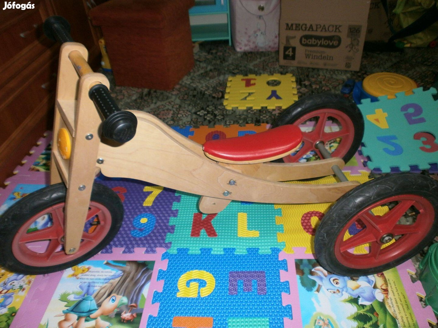 Fa gyermek tricikli pneumatikus kerekekkel eladó
