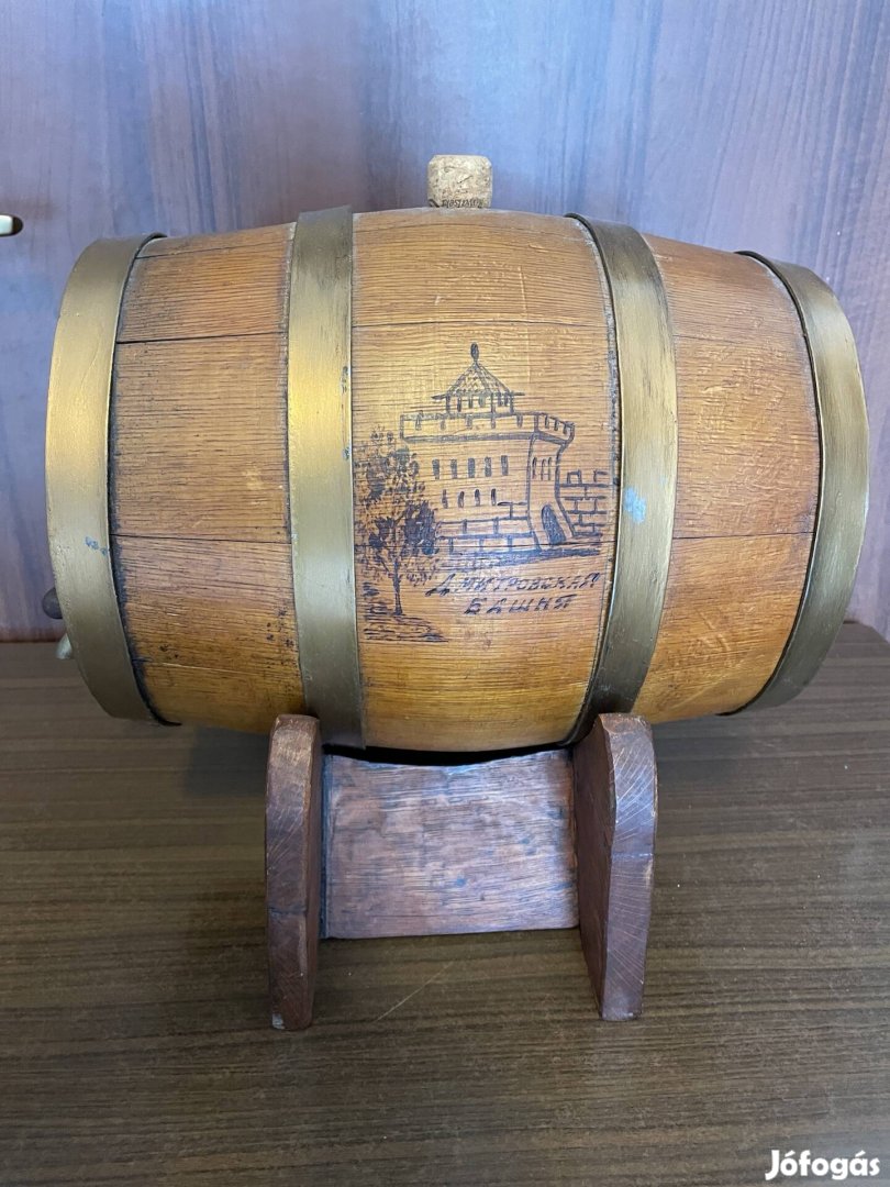 Fa hordó réz csappal, tartóval kb 10 literes