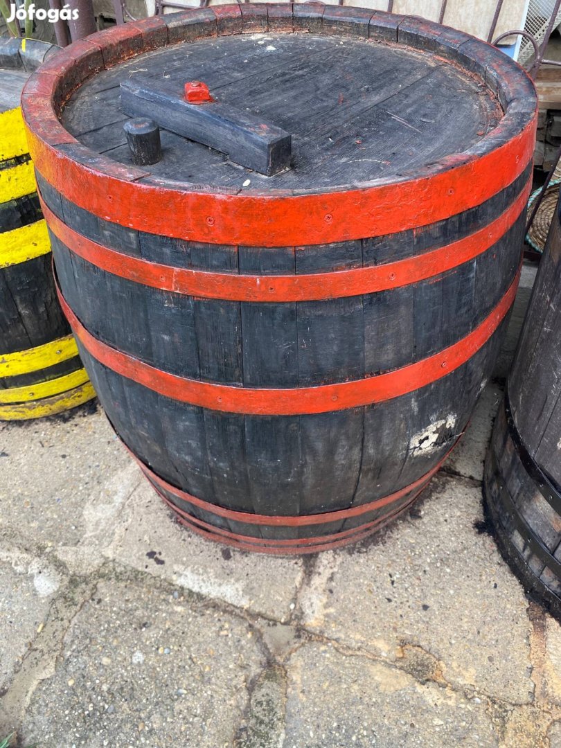 Fa hordók dekorációnak