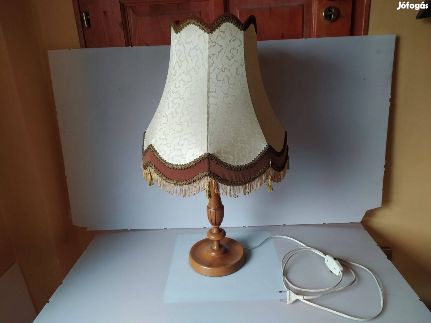 Fa kapcsolós asztali lámpa szövet búrával E27 foglalattal