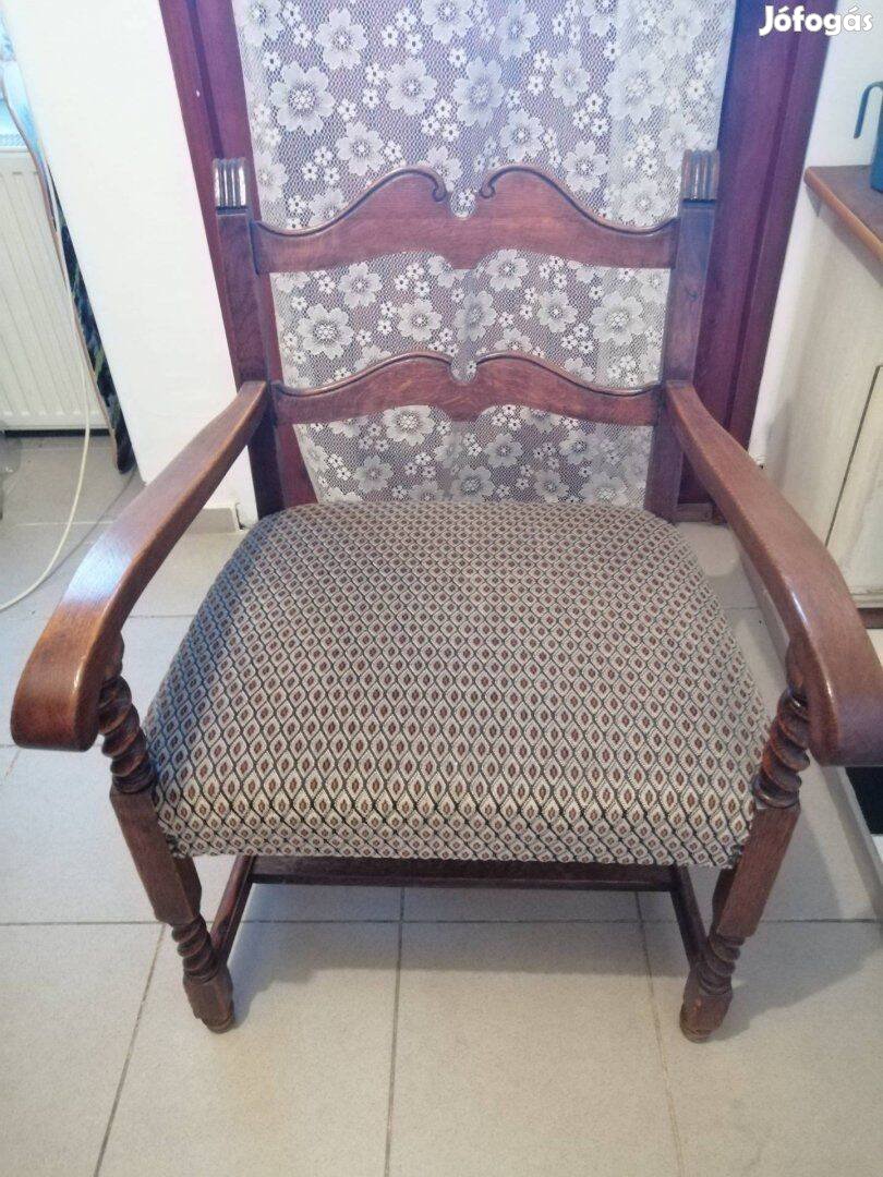 Fa karfás koloniál fotel
