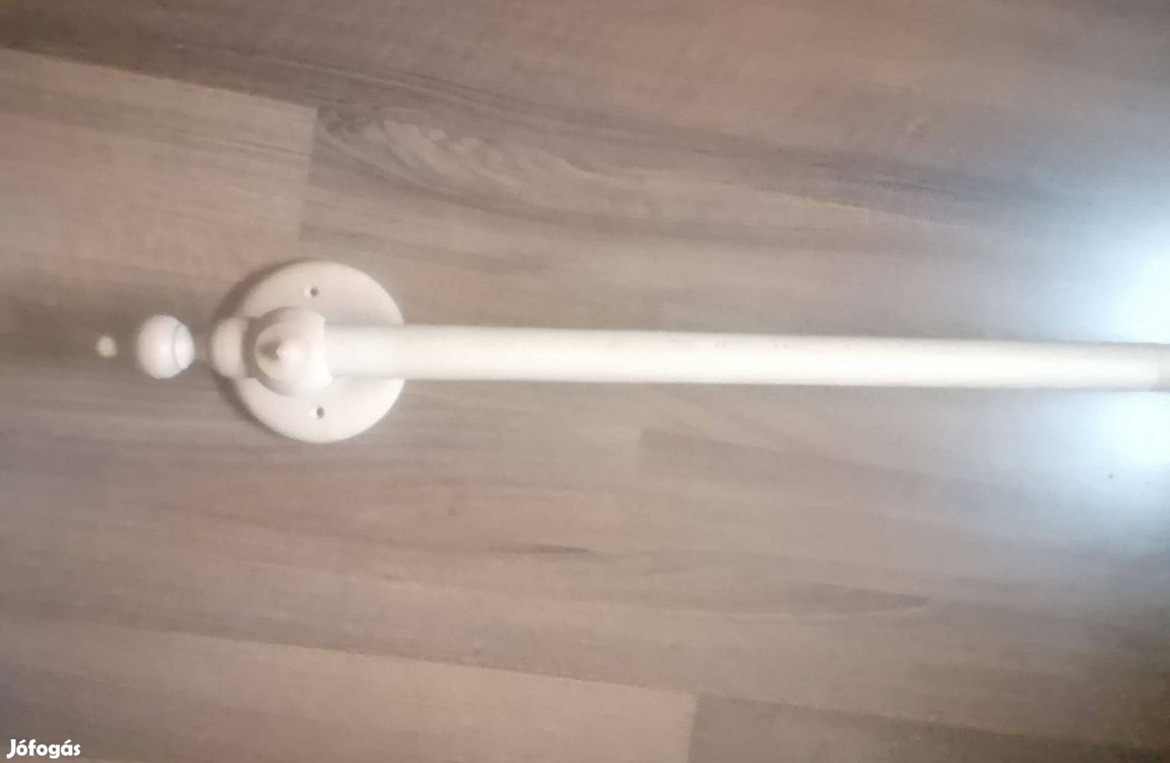 Fa karnis egysoros 140 cm