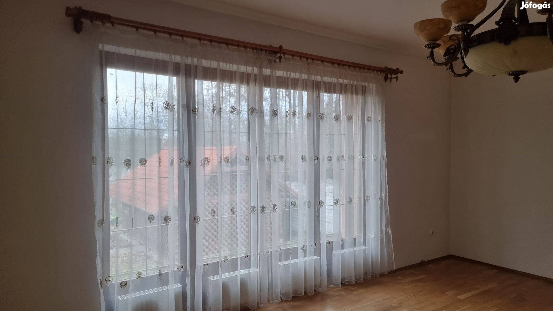 Fa karnis eladó