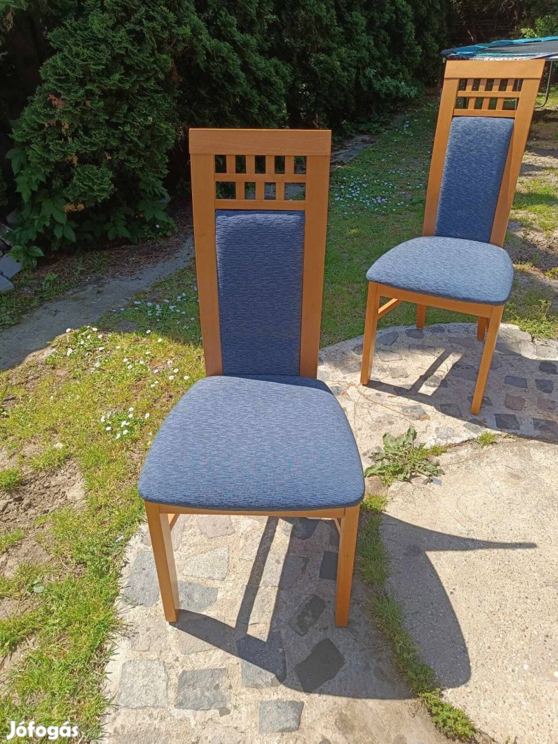 Fa keretes székek