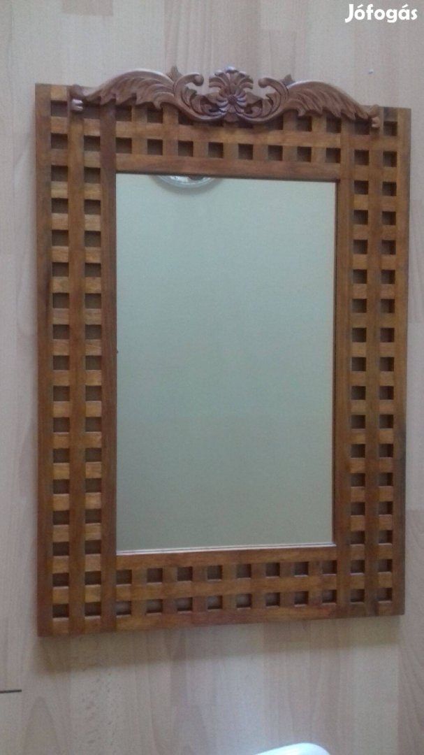 Fa keretű tükör