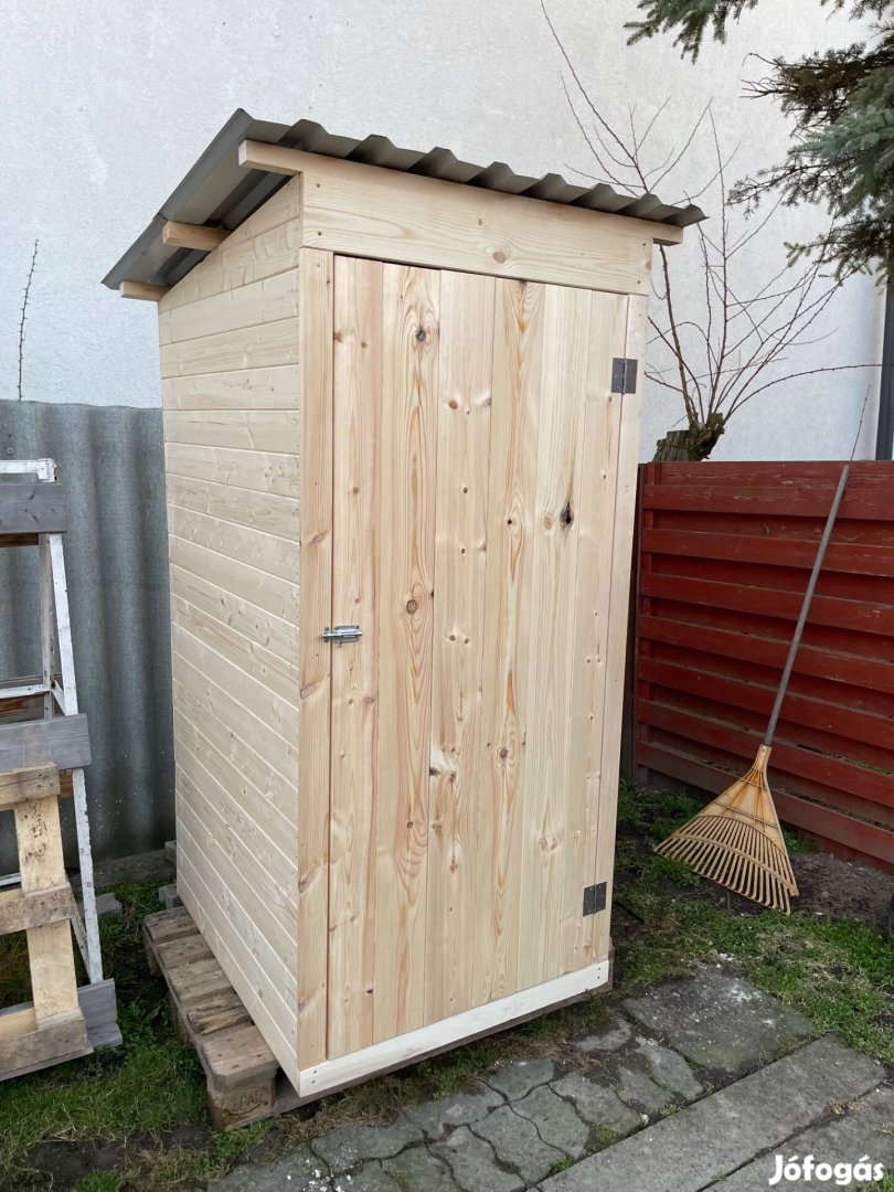 Fa kerti wc (új)