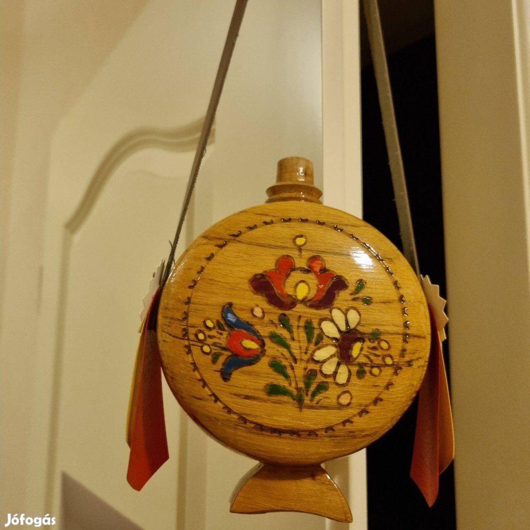 Fa kézzel festett kulacs eladó
