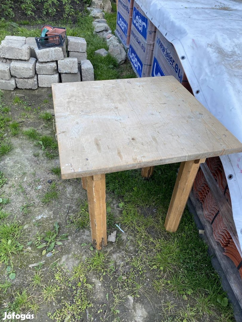 Fa kis asztal