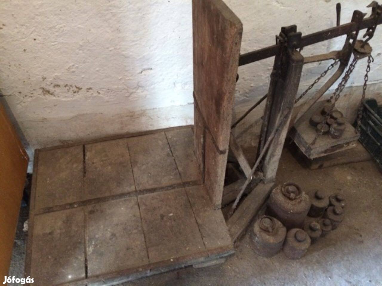 Fa mérleg - súlyokkal - antik, de működőképes darab
