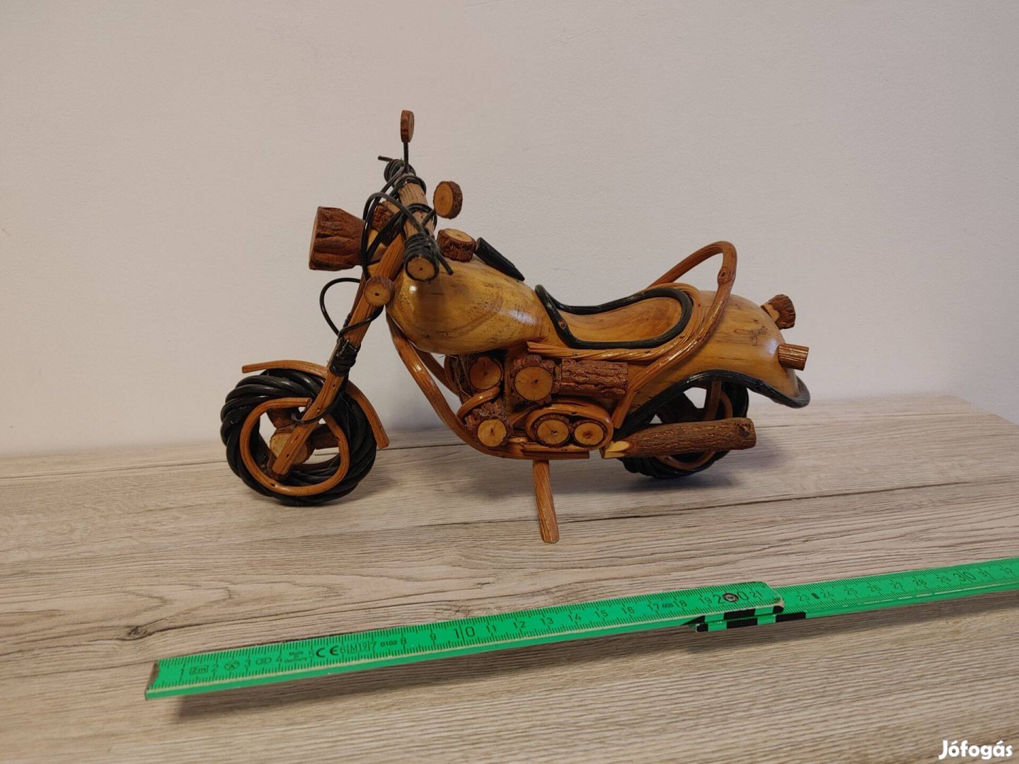 Fa motorkerékpár asztaldísz -ajándéktárgy
