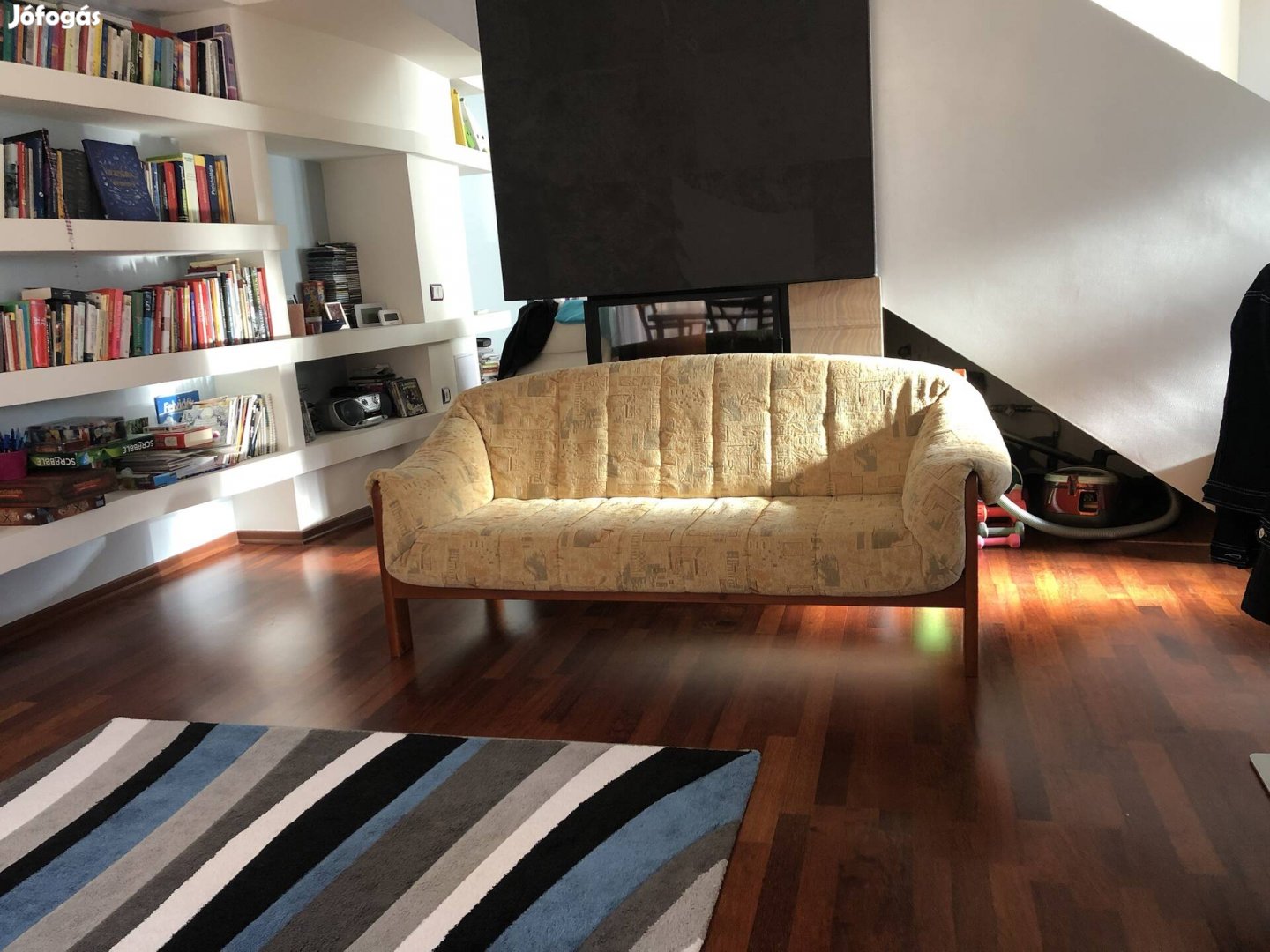 Fa szerkezetű kanapé eladó