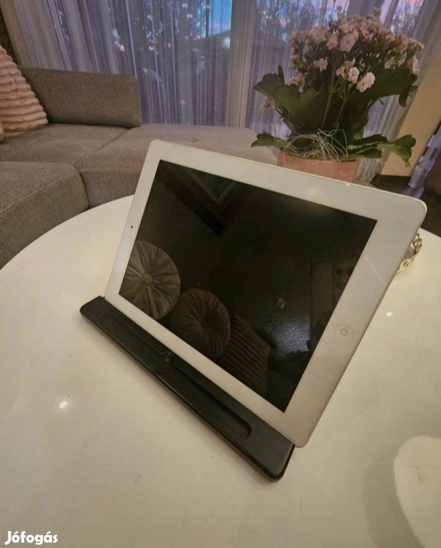 Fa tablet tartó