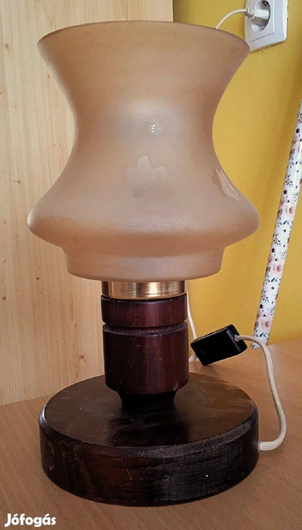 Fa talpú, régi asztali lámpa