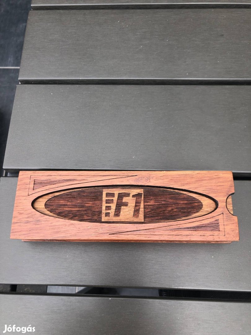 Fa tolltartó, tároló Forma1 jelzéssel eladó Budán!