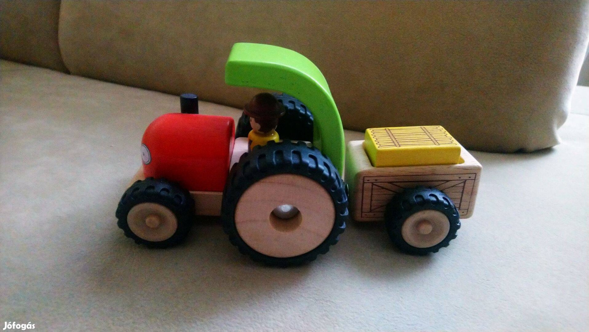 Fa traktor utánfutóval