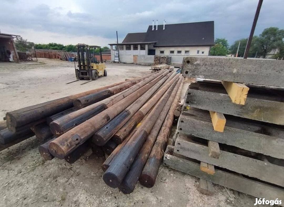Fa villanyoszlop,beton gyám