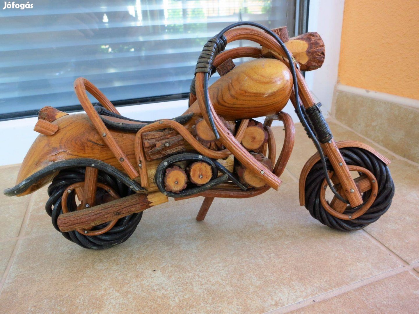 Fából készült chopper, motor / makett (30 cm)