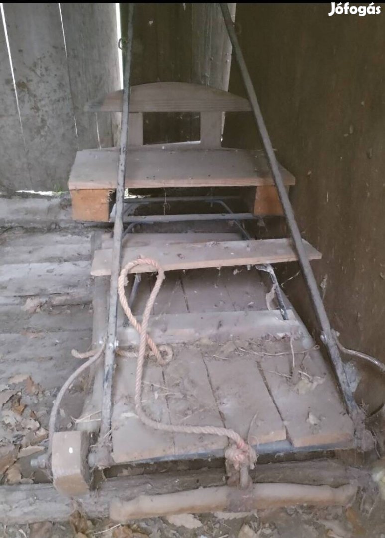 Fából készült póni szán