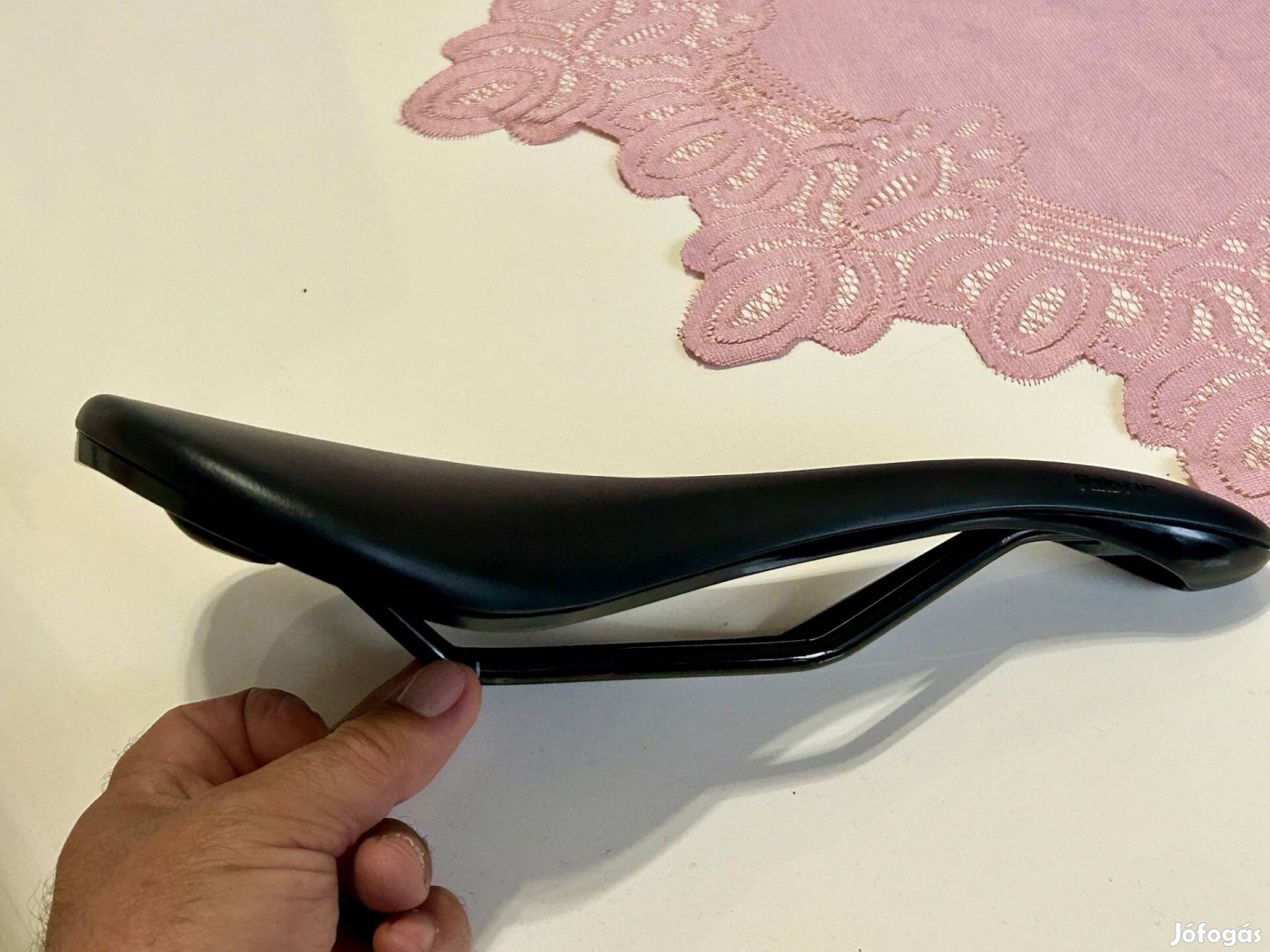Fabric Line Race Shallow 134mm nyereg