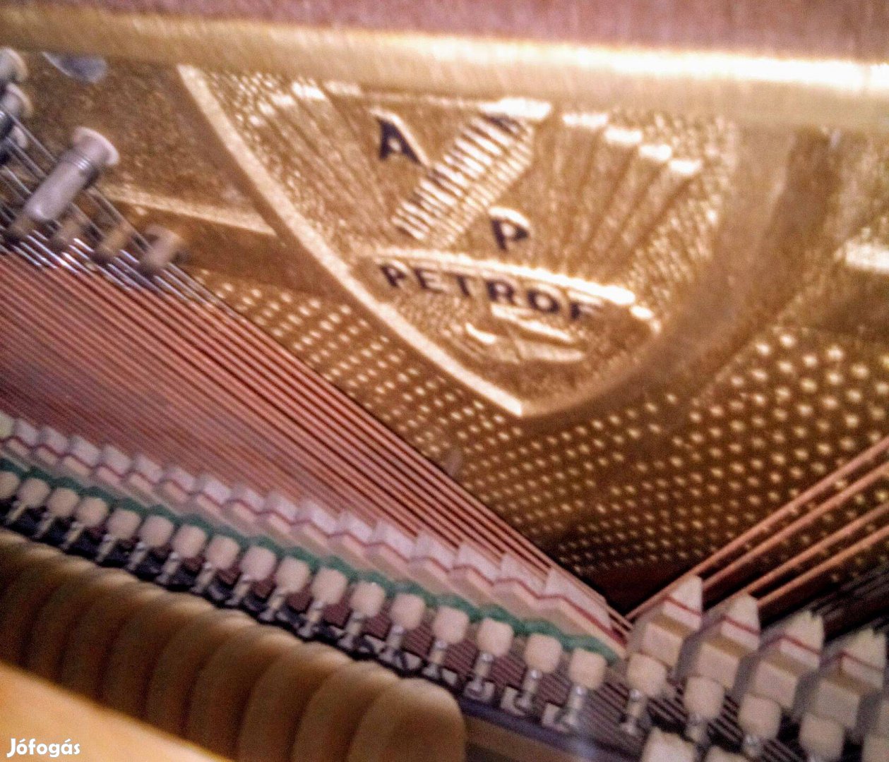 Fabricada en Petrof 114 Grand Prix Traditional zongora
