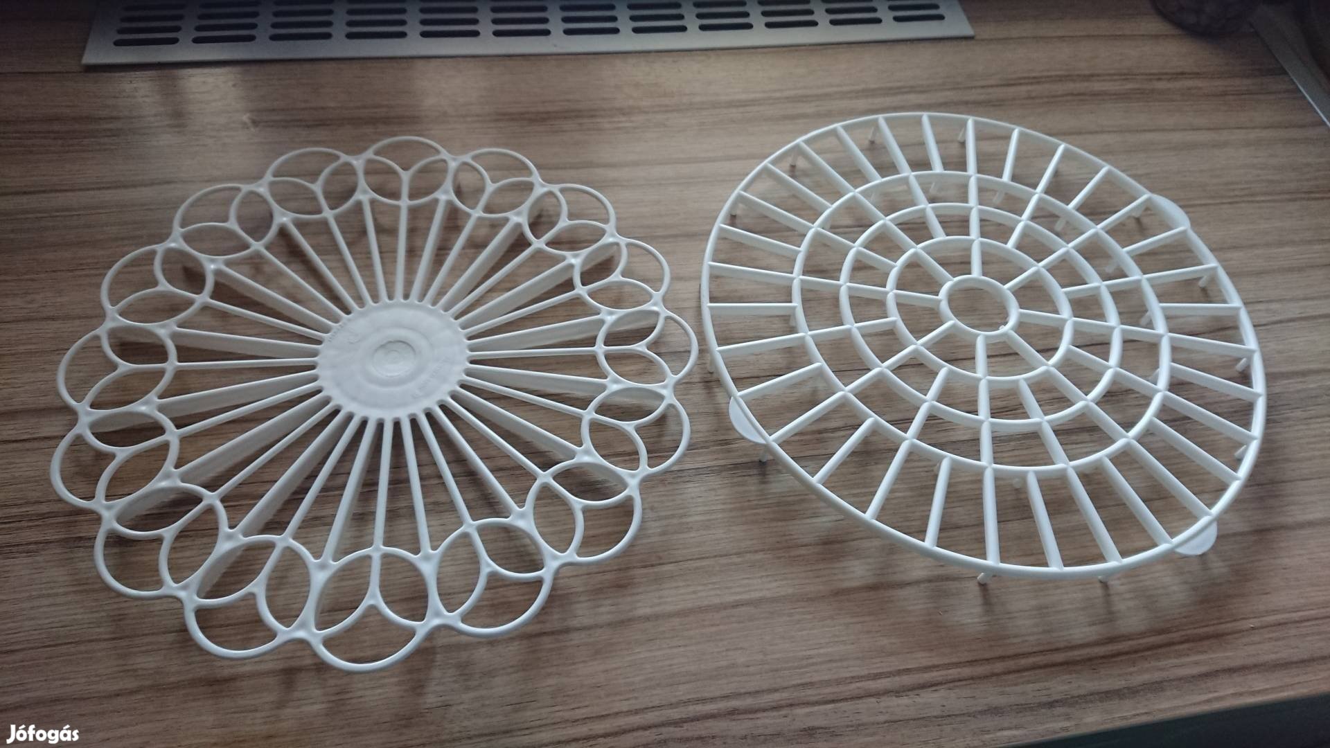 Fackelmann műanyag új tortaszeletelő, tortatartó egyben