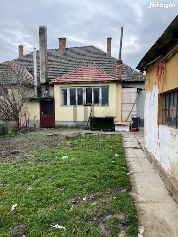 Faddon tégla ikerház eladó