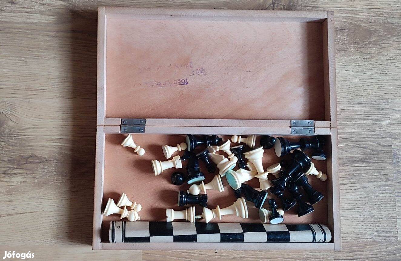 Fadobozos sakk játék