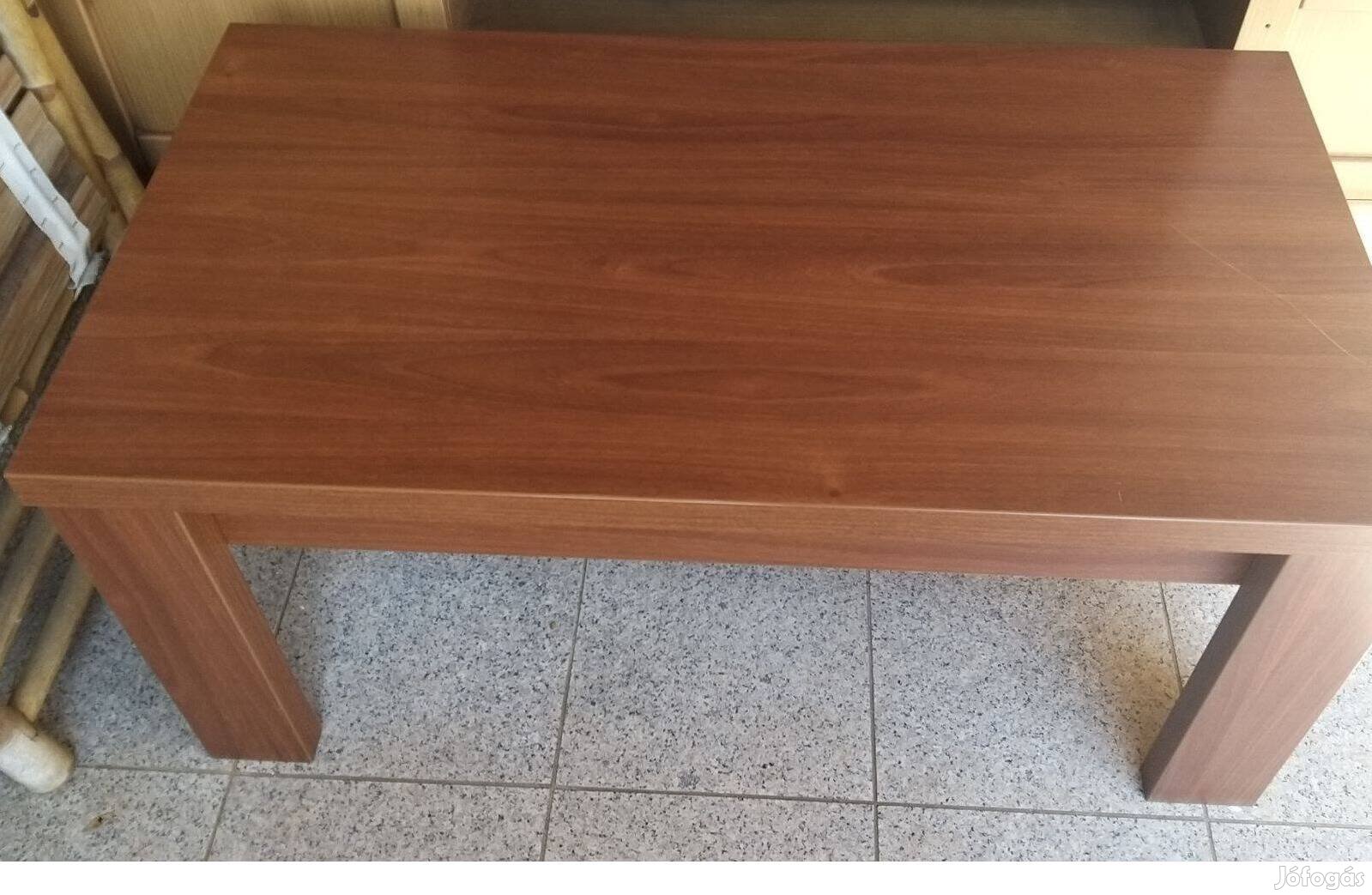 Fafurnéros dohányzóasztal