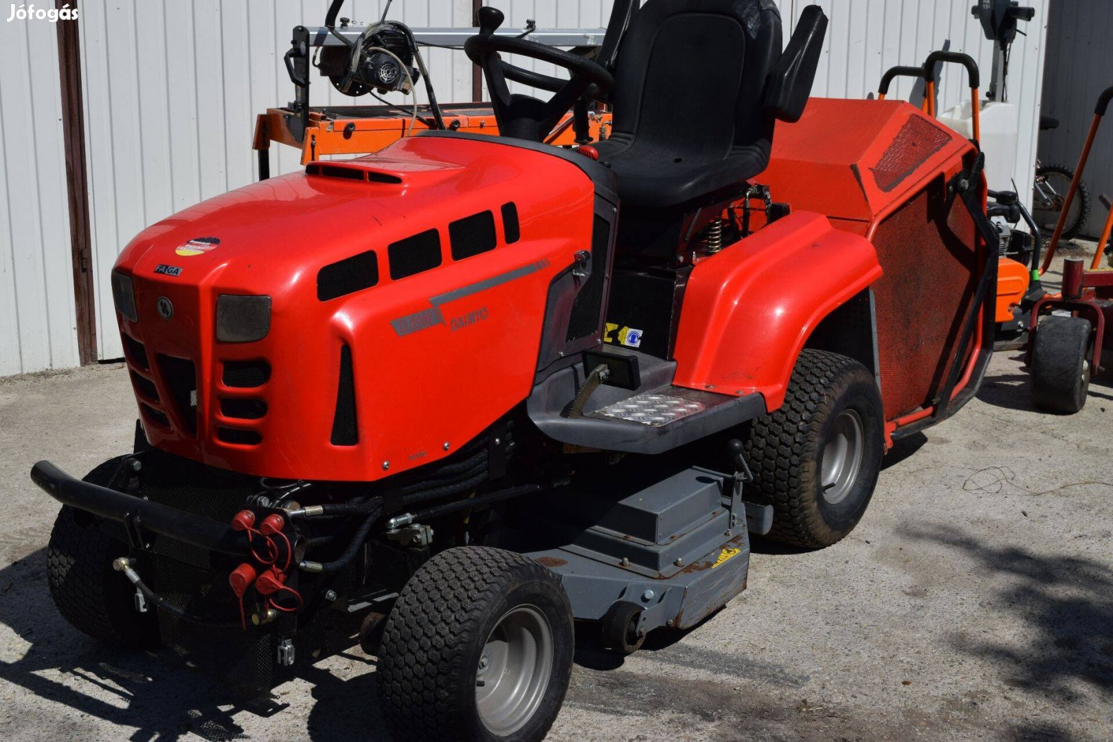 Faga Massey Ferguson Diesel Fűnyíró Traktor Fűnyírótraktor Gazvágó