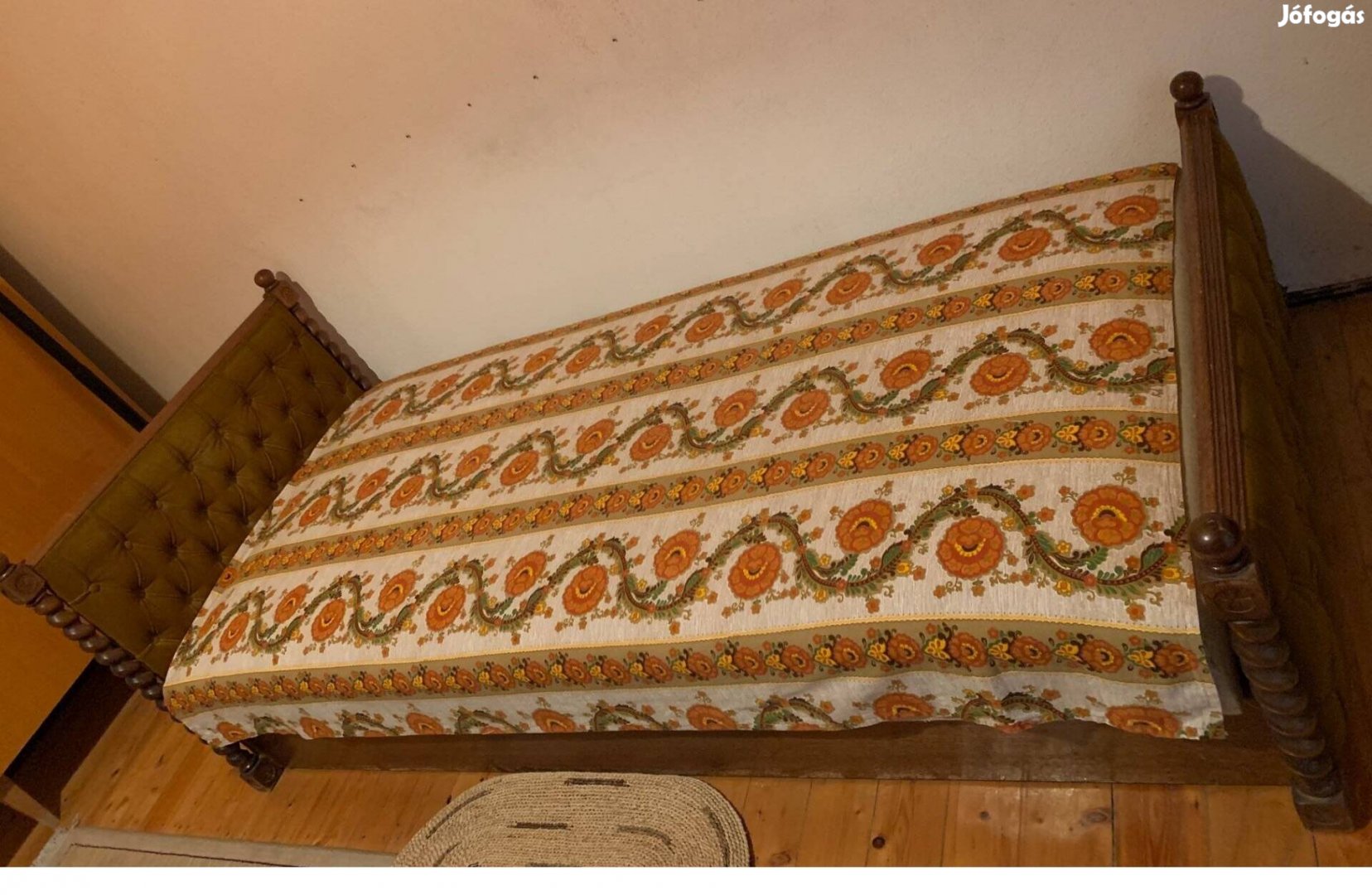 Fakeretes ágyneműtartós egyszemélyes ágy