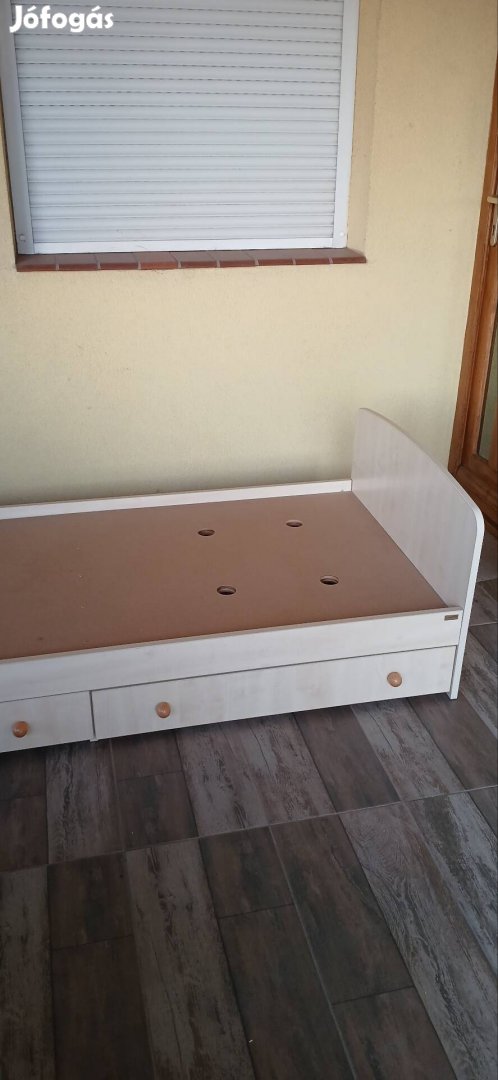 Faktum  ifjúsági ágy. 180x80, matraccal. 