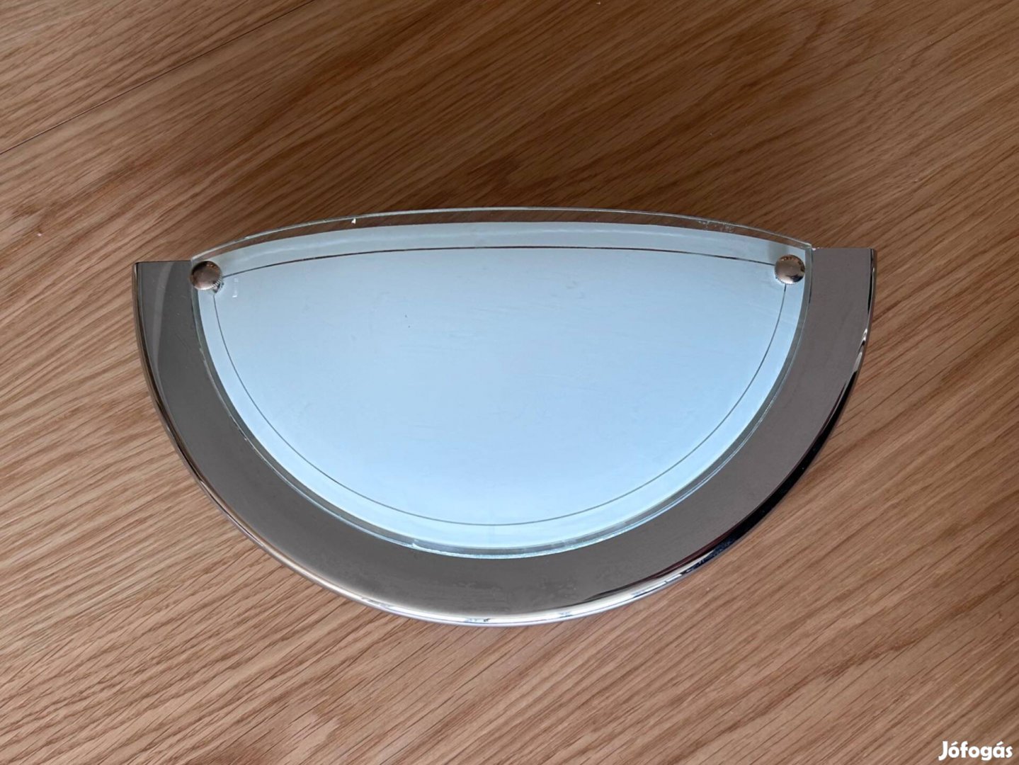 Fali félkör alakú lámpa izzóval