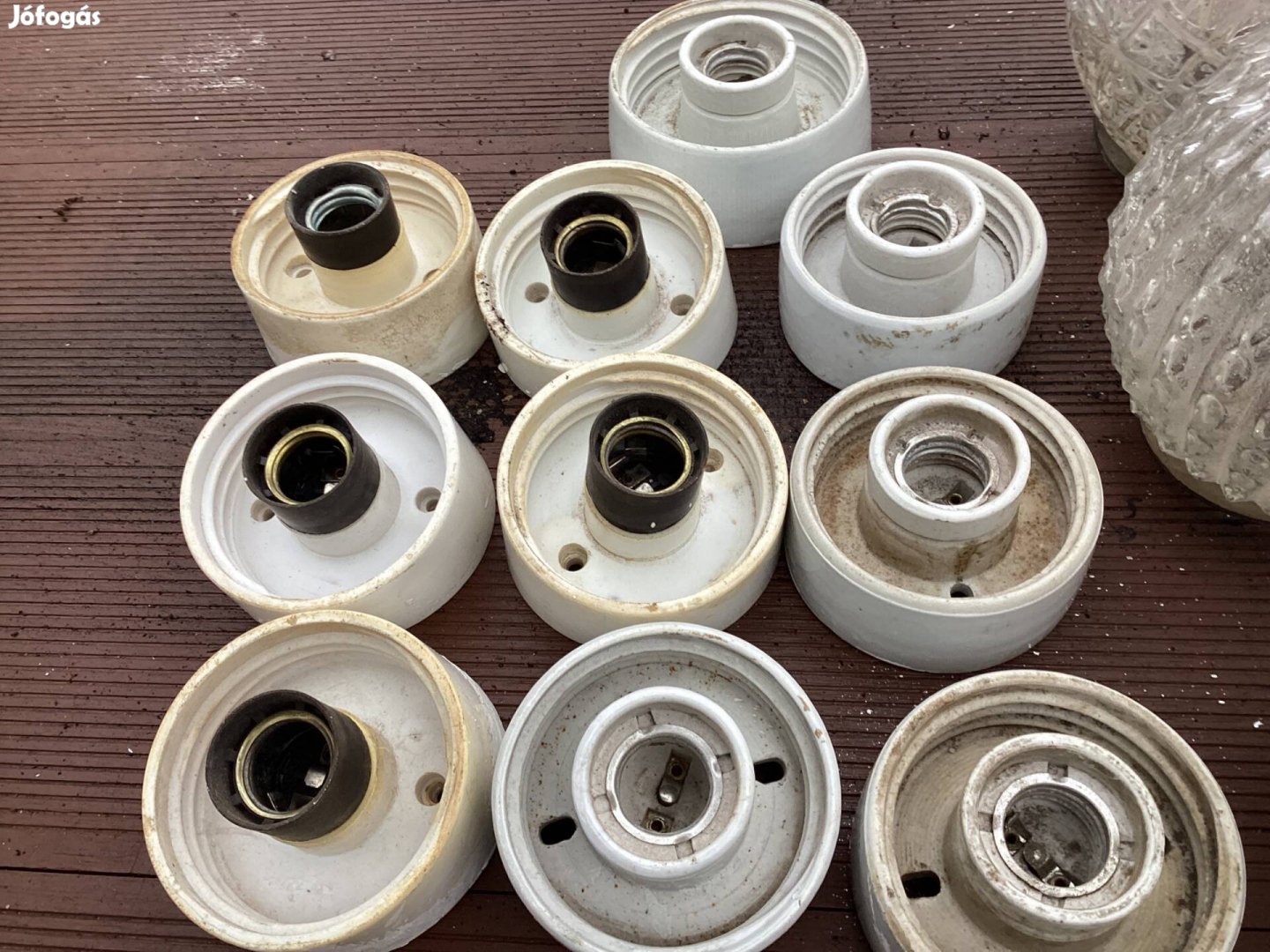 Fali ferde és egyenes lámpa