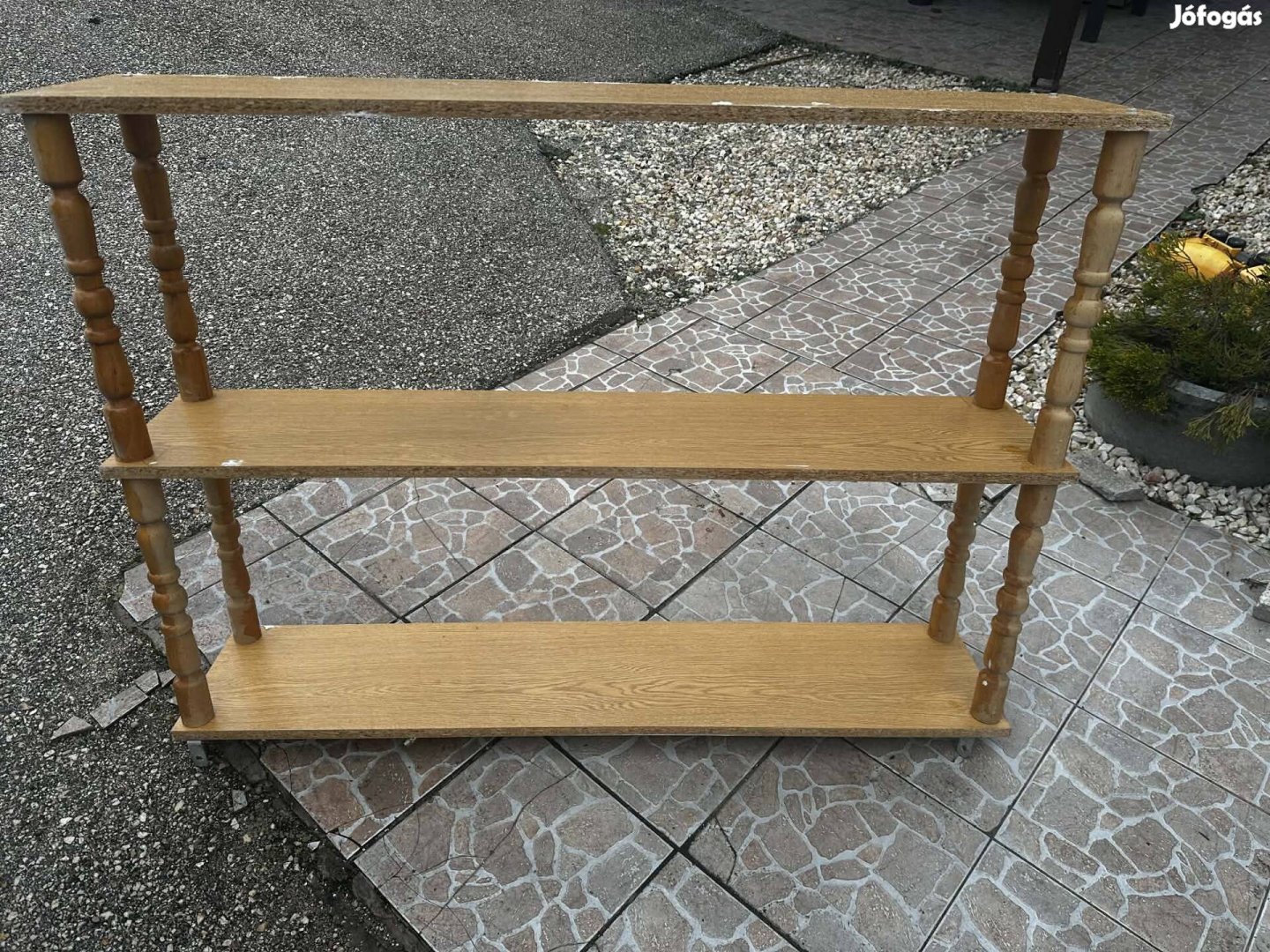 Fali polc, könyvespolc