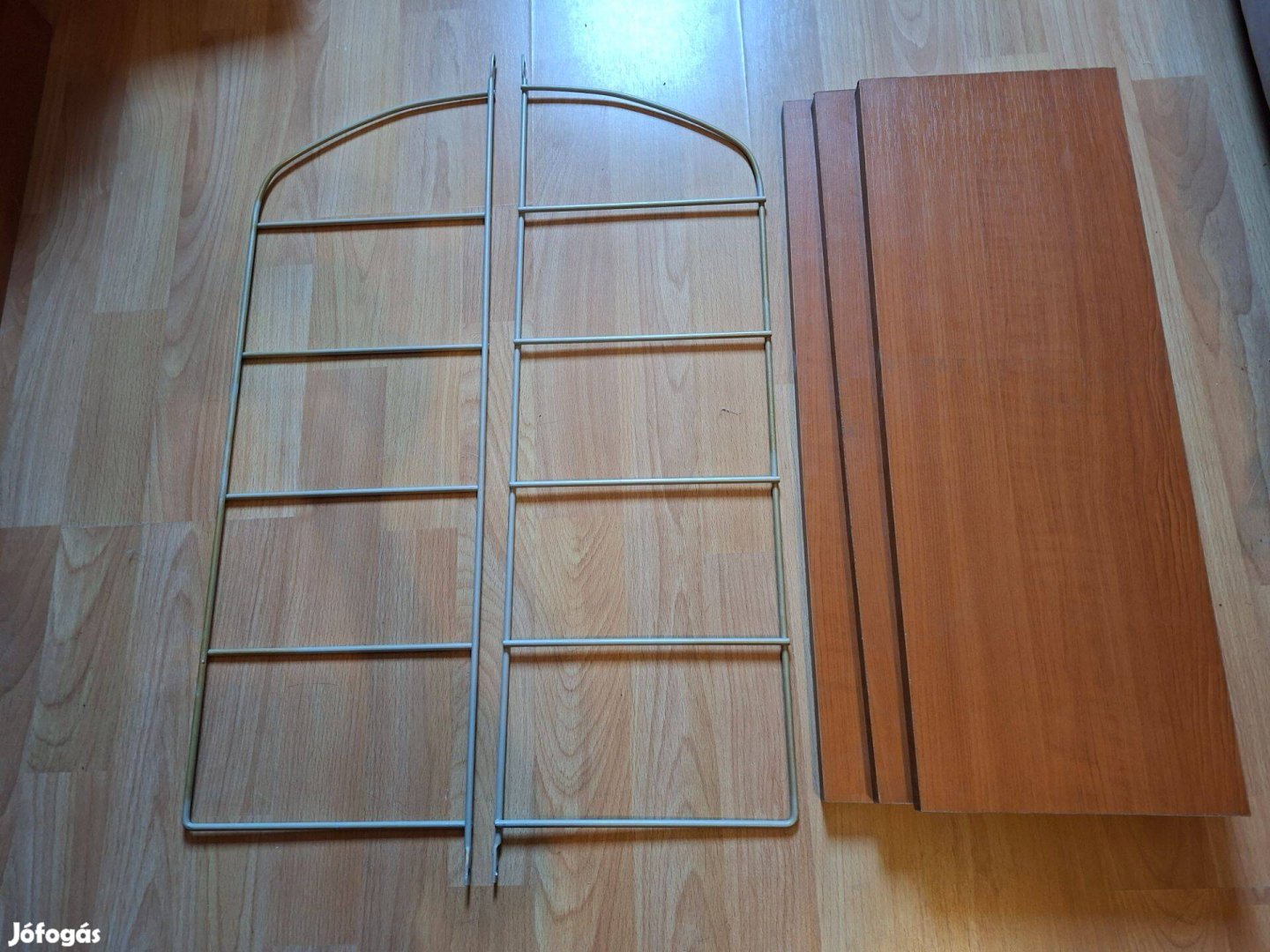 Fali polc könyvespolc