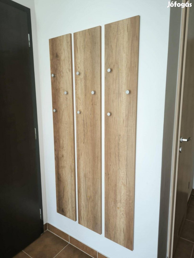 Fali ruhafogas, újszerű állapotban, 73, * 160,5 cm méretben eladó
