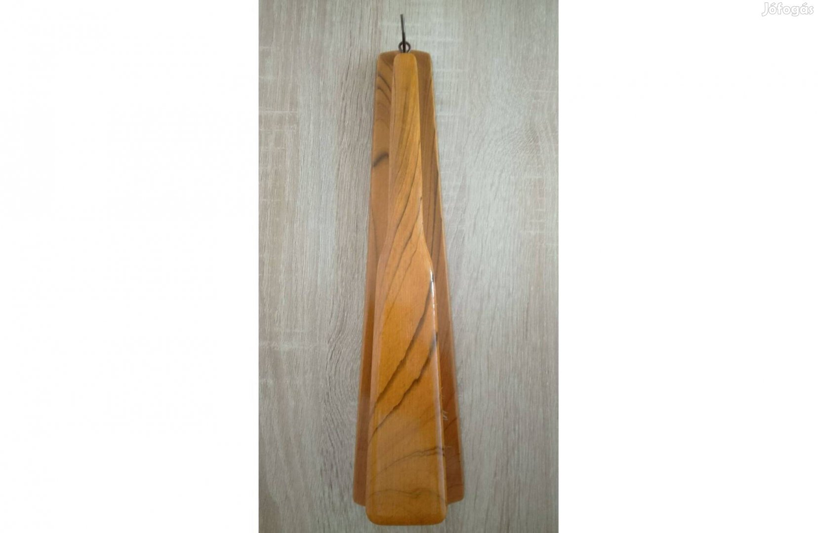 Fali tartóval rendelkező retro fa ruhakefe eladó!