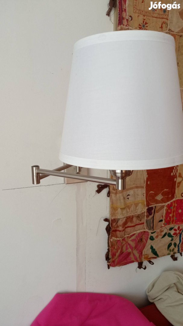 Falikar új fehér lámpa búrával ezüst színű