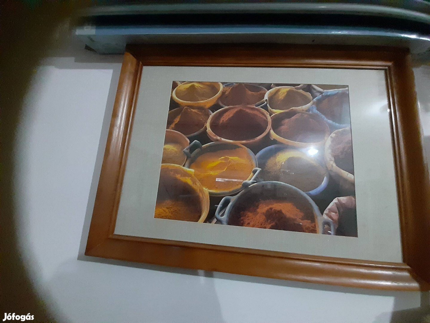 Falikép fűszerekkel