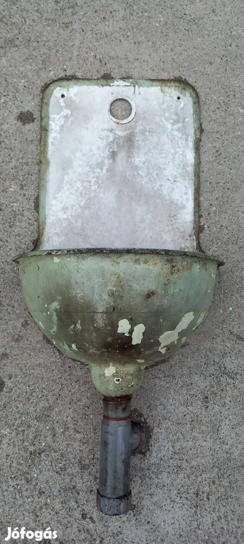 Falikút öntött vasból