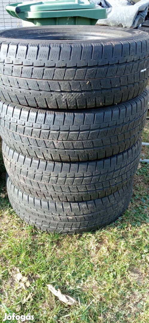 Falken 16"-os C téli gumi