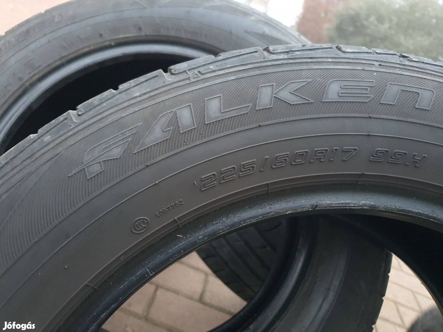 Falken 17 colos nyári gumi eladó