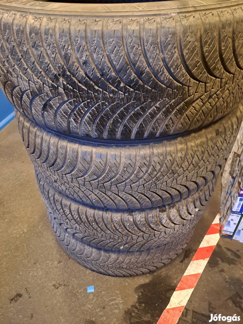 Falken 205/55 r16 téli gumi szett