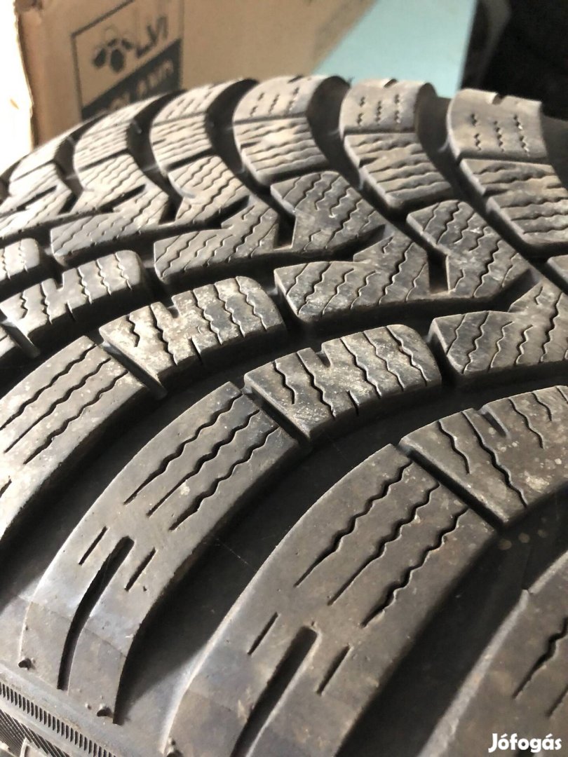 Falken 205/55r17 205/55 r17 téligumi garnitúra 