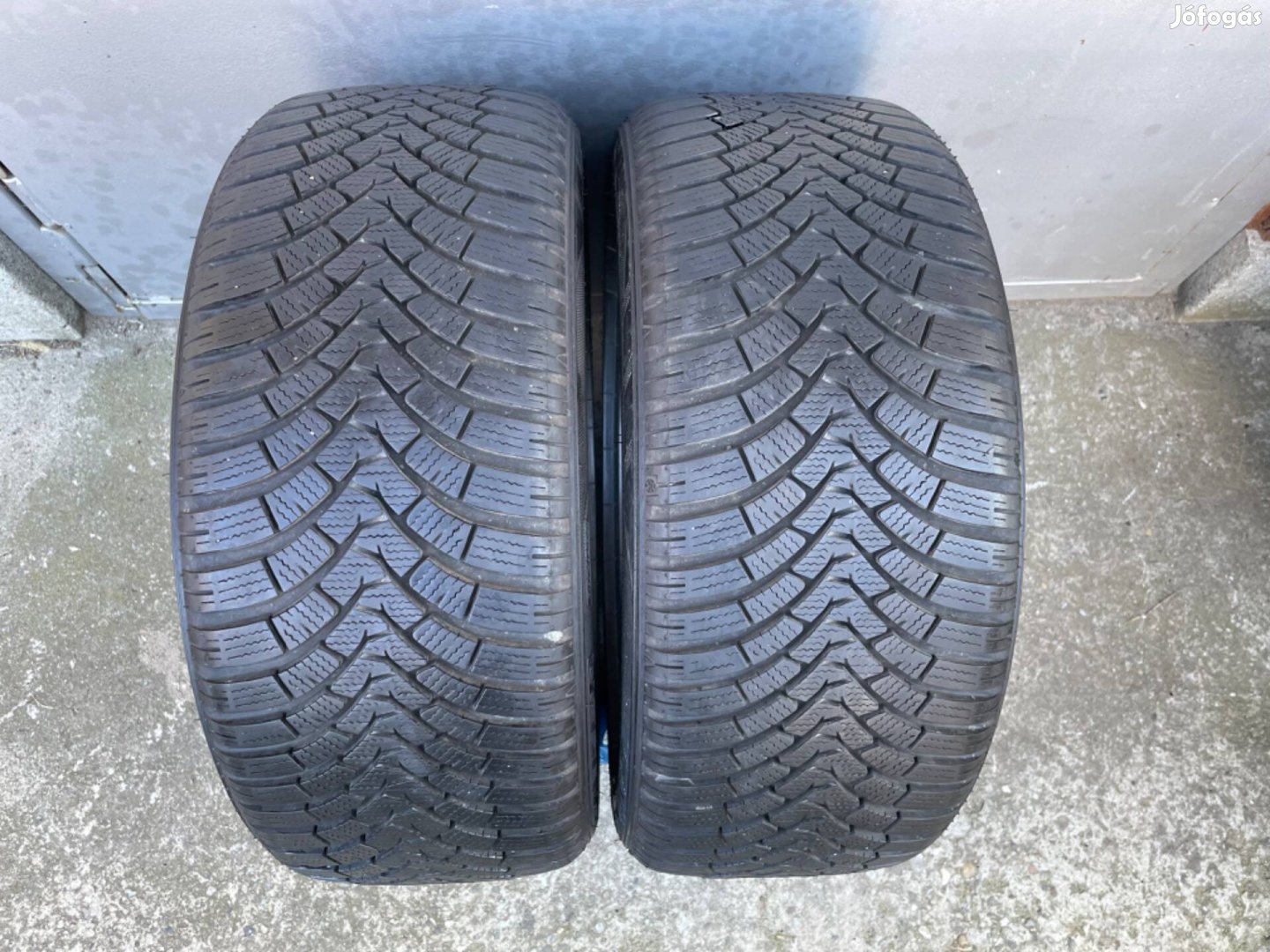 Falken 215/45-16 téli gumi pár eladó