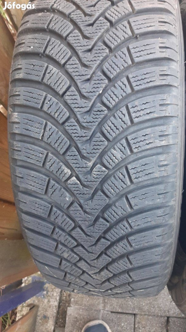 Falken 215 55 R17 téligumi garnitúra eladó!