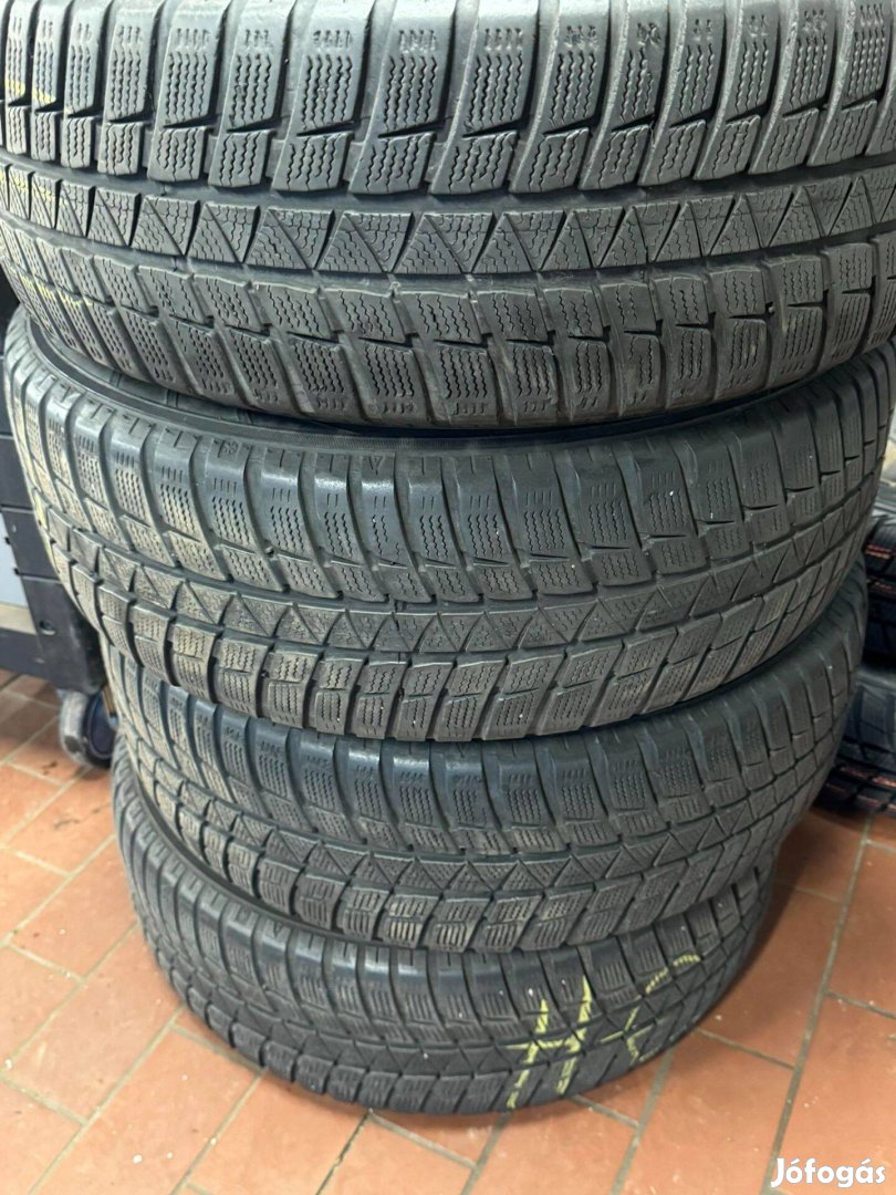 Falken 215/60 R16 téli gumi garnitúra 215 60 16